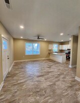 2094 Dowd Ave, Unit DOWD FRONT in Lakewood, OH - Building Photo
