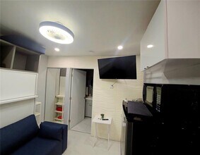 6841 SW 11th St in Pembroke Pines, FL - Building Photo - Building Photo