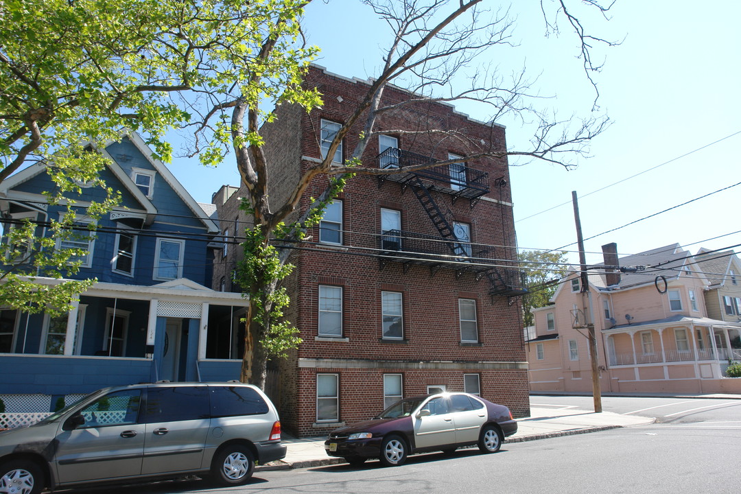 213 State St in Perth Amboy, NJ - Building Photo