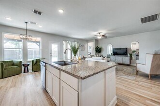 204 Savannah Ln in Little Elm, TX - Building Photo - Building Photo