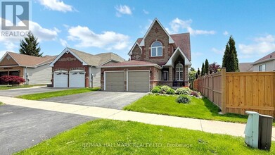 1035 Beatrice St E in Oshawa, ON - Building Photo - Building Photo