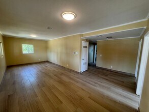 988 S Garey Ave in Pomona, CA - Building Photo - Building Photo