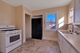 1716 Mansfield Rd in Toledo, OH - Building Photo - Building Photo