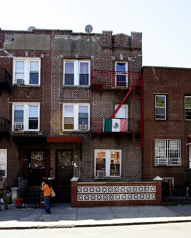 642 46th St in Brooklyn, NY - Foto de edificio - Building Photo