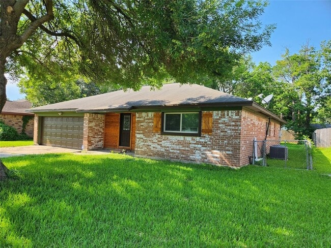 2006 Redwood St in Kemah, TX - Building Photo - Building Photo