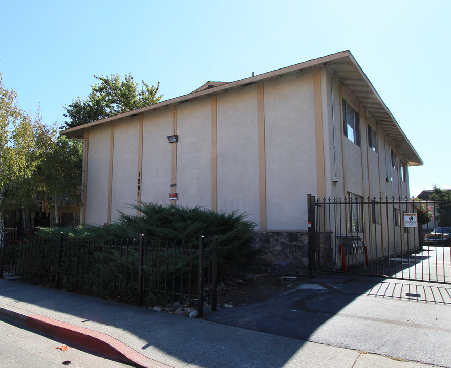 1201 Dana Dr in Fairfield, CA - Building Photo