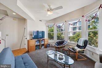 3725 Lancaster Ave in Philadelphia, PA - Foto de edificio - Building Photo