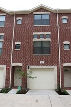 2710 Hullsmith Dr in Houston, TX - Foto de edificio - Building Photo