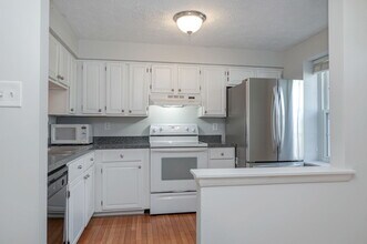 1638 10th St S in Arlington, VA - Foto de edificio - Building Photo