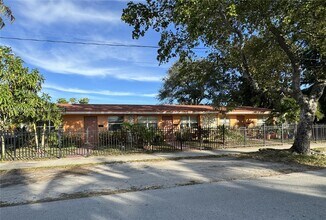 12735 NE 13th Ave in North Miami, FL - Foto de edificio - Building Photo
