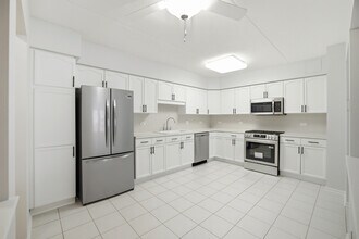 650 S River Rd in Des Plaines, IL - Building Photo - Building Photo