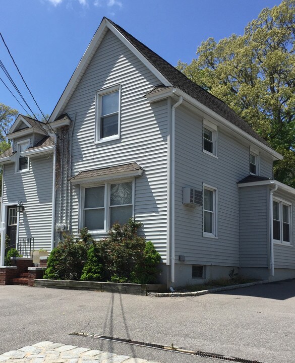 793 Fort Salonga Rd in Northport, NY - Building Photo
