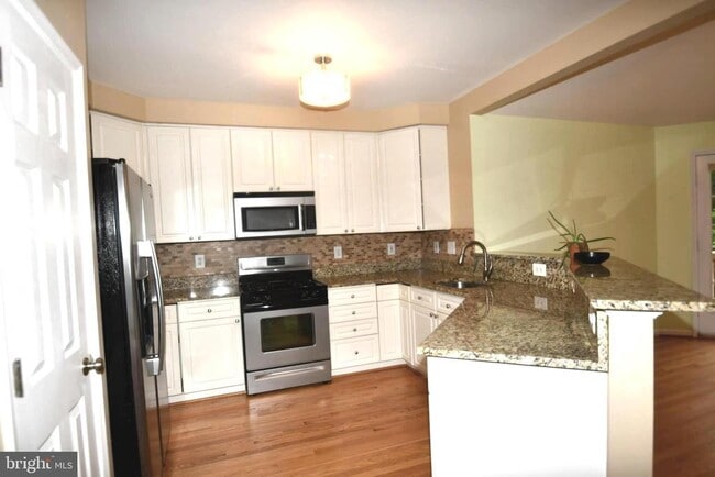 7411 Gillingham Row in Alexandria, VA - Building Photo - Building Photo