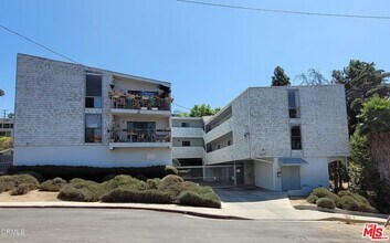 950 Edgecliffe Dr in Los Angeles, CA - Building Photo - Building Photo