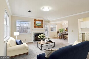 5708 Chapman Mill Dr in North Bethesda, MD - Building Photo