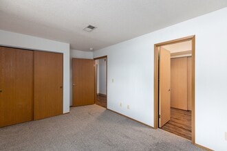 Fountains Apartments in West Des Moines, IA - Foto de edificio - Building Photo