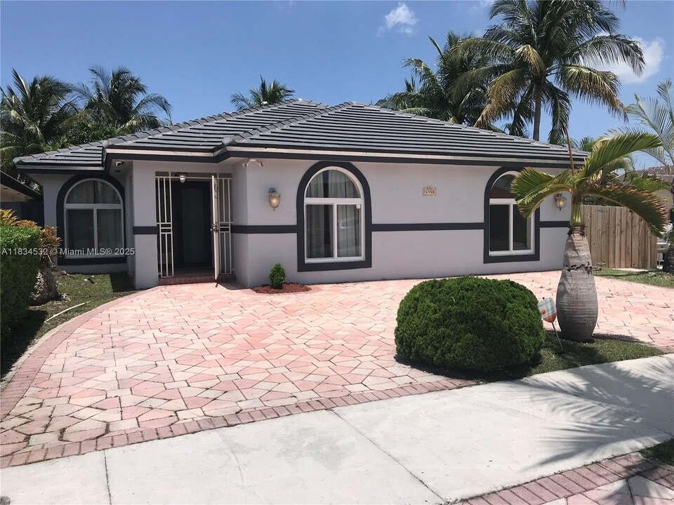 4908 SW 143rd Ave in Miami, FL - Building Photo
