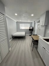 3101 N 66th Ave, Unit Studio in Hollywood, FL - Building Photo - Building Photo