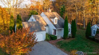 1 Nutmeg Ct in Mansfield, CT - Building Photo