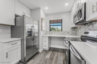 5243 Treetops Dr in Naples, FL - Building Photo - Building Photo