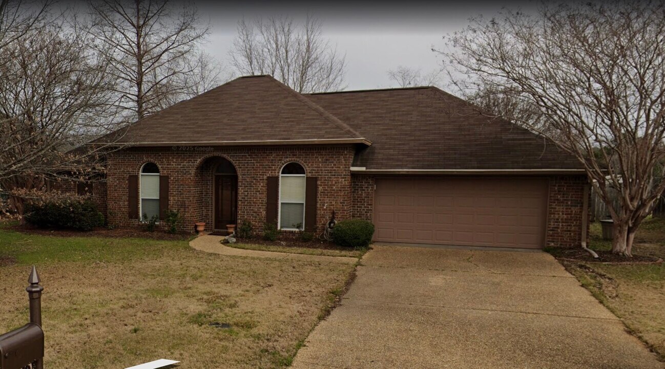 248 Camelot Way in Brandon, MS - Building Photo