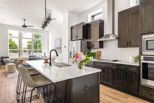 13325 Bee St in Farmers Branch, TX - Building Photo