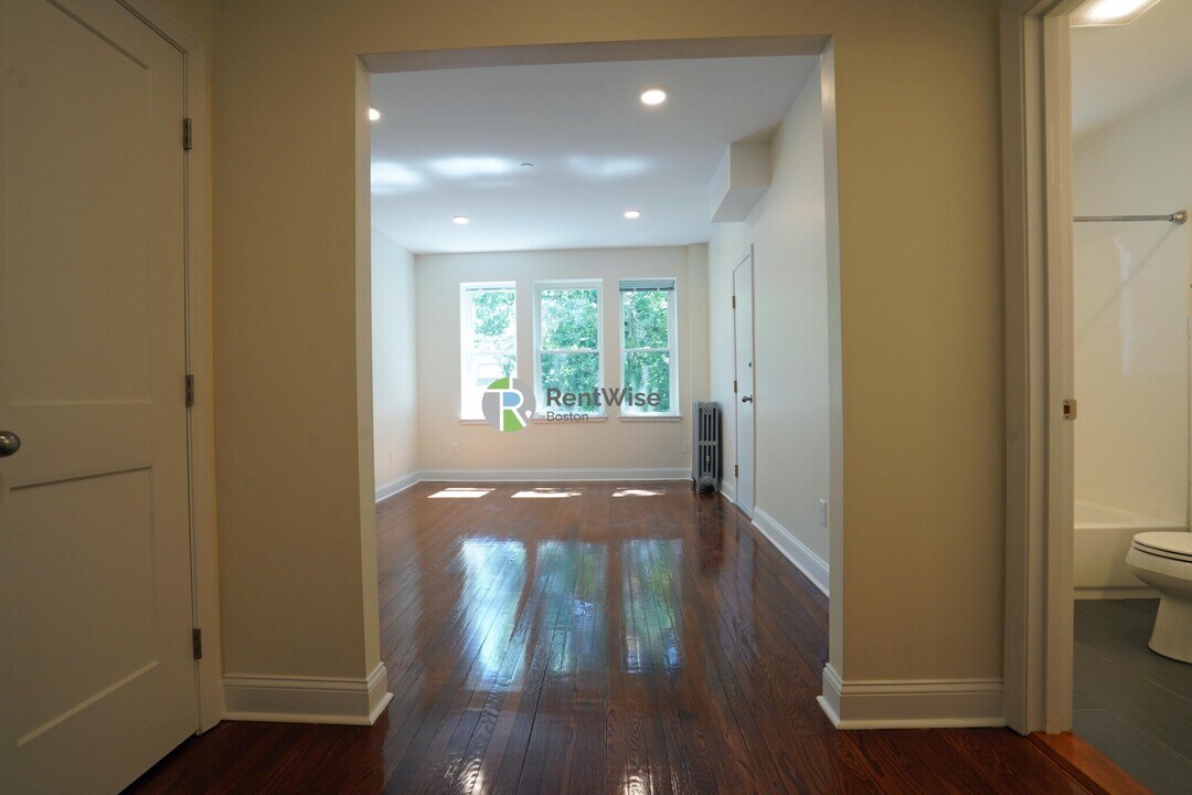 123 Sutherland Rd in Boston, MA - Building Photo