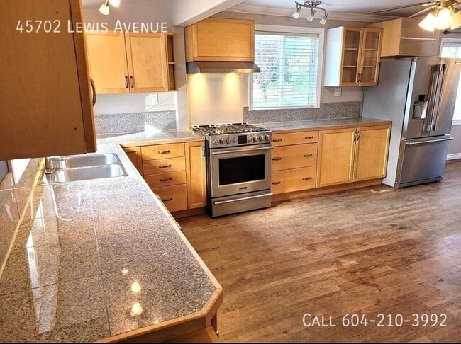 45702 Lewis Ave in Chilliwack, BC - Building Photo - Building Photo