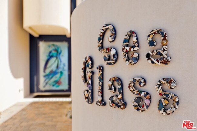 27082 Malibu Cove Colony Dr in Malibu, CA - Foto de edificio - Building Photo