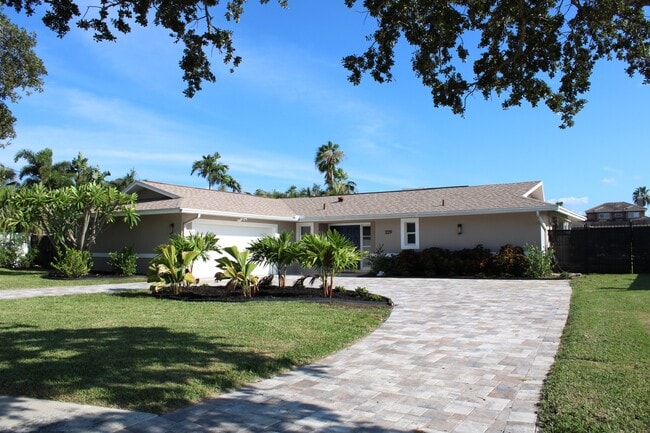 229 Palm Is NW in Clearwater, FL - Building Photo - Building Photo
