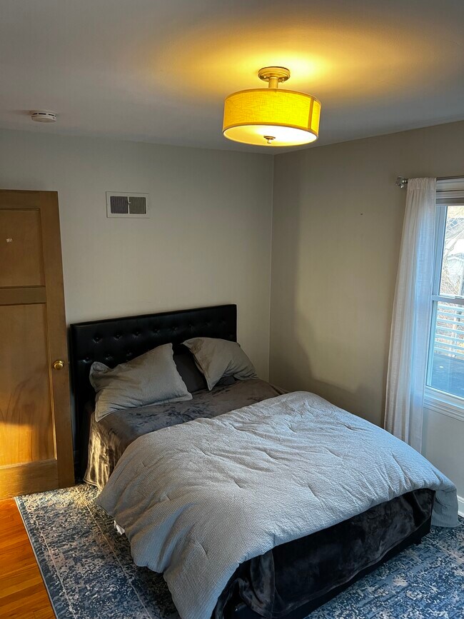 2388 West Lawn Ave, Unit Upstairs unit 2nd floot in Madison, WI - Building Photo - Building Photo