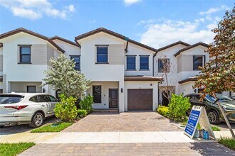 221 SW 159th Way in Pembroke Pines, FL - Building Photo - Building Photo