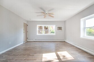 197 N Beverwyck Rd in Parsippany Troy Hills, NJ - Building Photo - Building Photo
