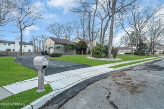 8 Ross Ct in Ocean Township, NJ - Building Photo - Building Photo