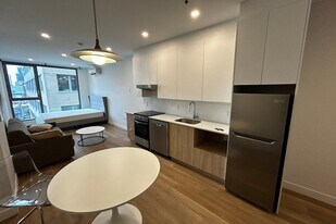 1230 R. Bishop in Montréal, QC - Building Photo