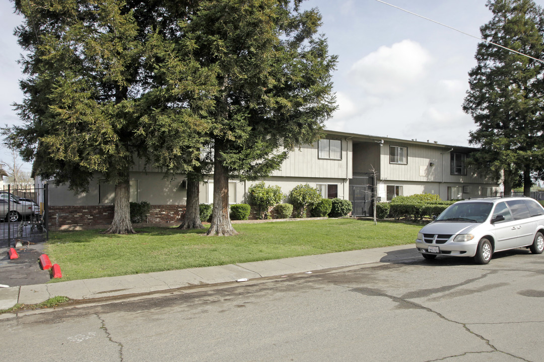 Villa Capri Apartments in Sacramento, CA - Building Photo