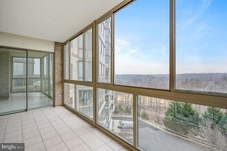 19355 Cypress Ridge Terrace in Leesburg, VA - Building Photo - Building Photo