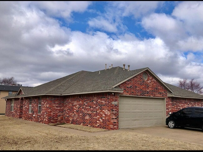 property at 1316 N Dryden Ct