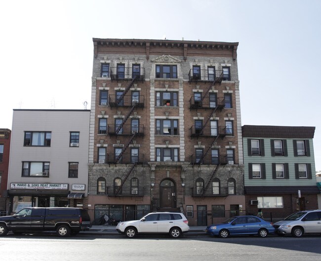 656 Metropolitan Ave in Brooklyn, NY - Building Photo - Building Photo