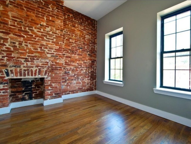 540 Bainbridge St in Brooklyn, NY - Building Photo - Interior Photo