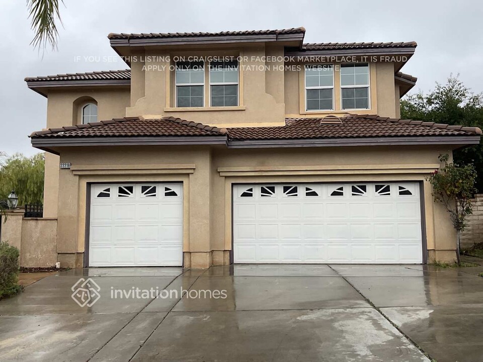 22219 Trinity Pl in Santa Clarita, CA - Building Photo