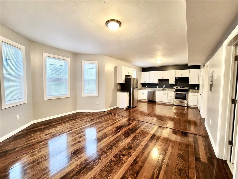 18 Woonasquatucket Ave in North Providence, RI - Building Photo