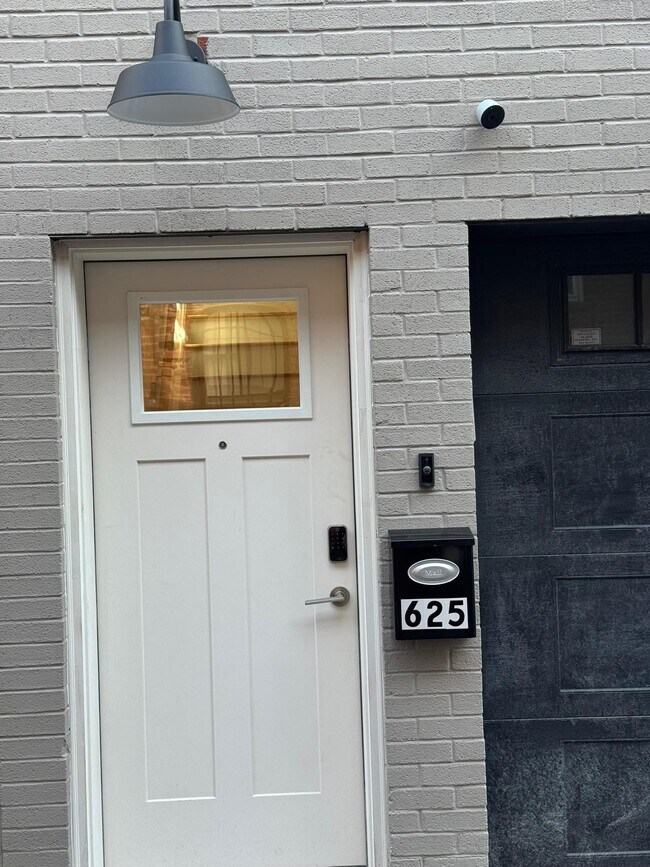 625 Court St in Hoboken, NJ - Building Photo - Building Photo