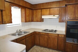 5541 17th Pl in Lubbock, TX - Building Photo - Building Photo