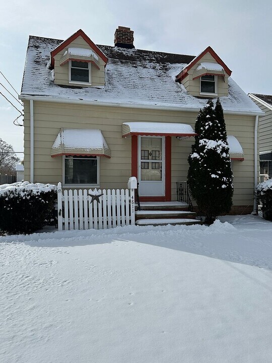 4811 Albertly Ave in Parma, OH - Building Photo