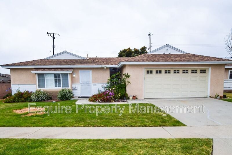 833 Sharon Dr in Camarillo, CA - Building Photo