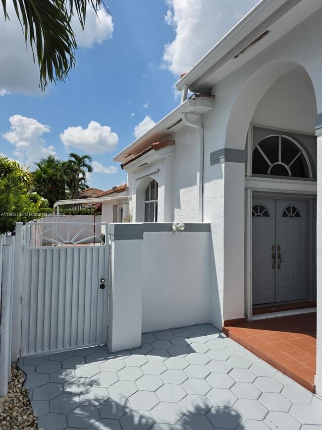 13230 NW 10th St in Miami, FL - Building Photo - Building Photo