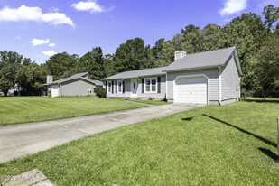 1013 Springdale Dr in Jacksonville, NC - Building Photo - Building Photo