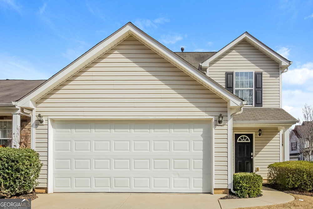 320 Arrowhead Dr in Dallas, GA - Building Photo