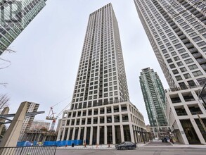 30-1030 Elm Dr W in Mississauga, ON - Building Photo - Building Photo